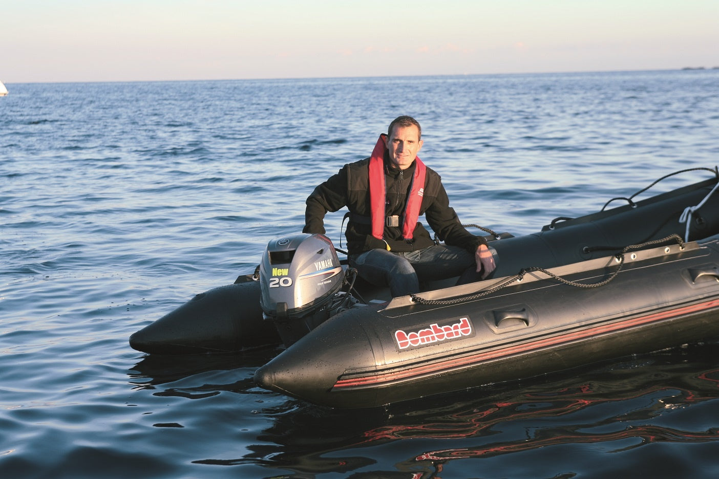 Bombard Commando C3 - rubberboot met deelbare houten kiel en aluminium vlonderdelen