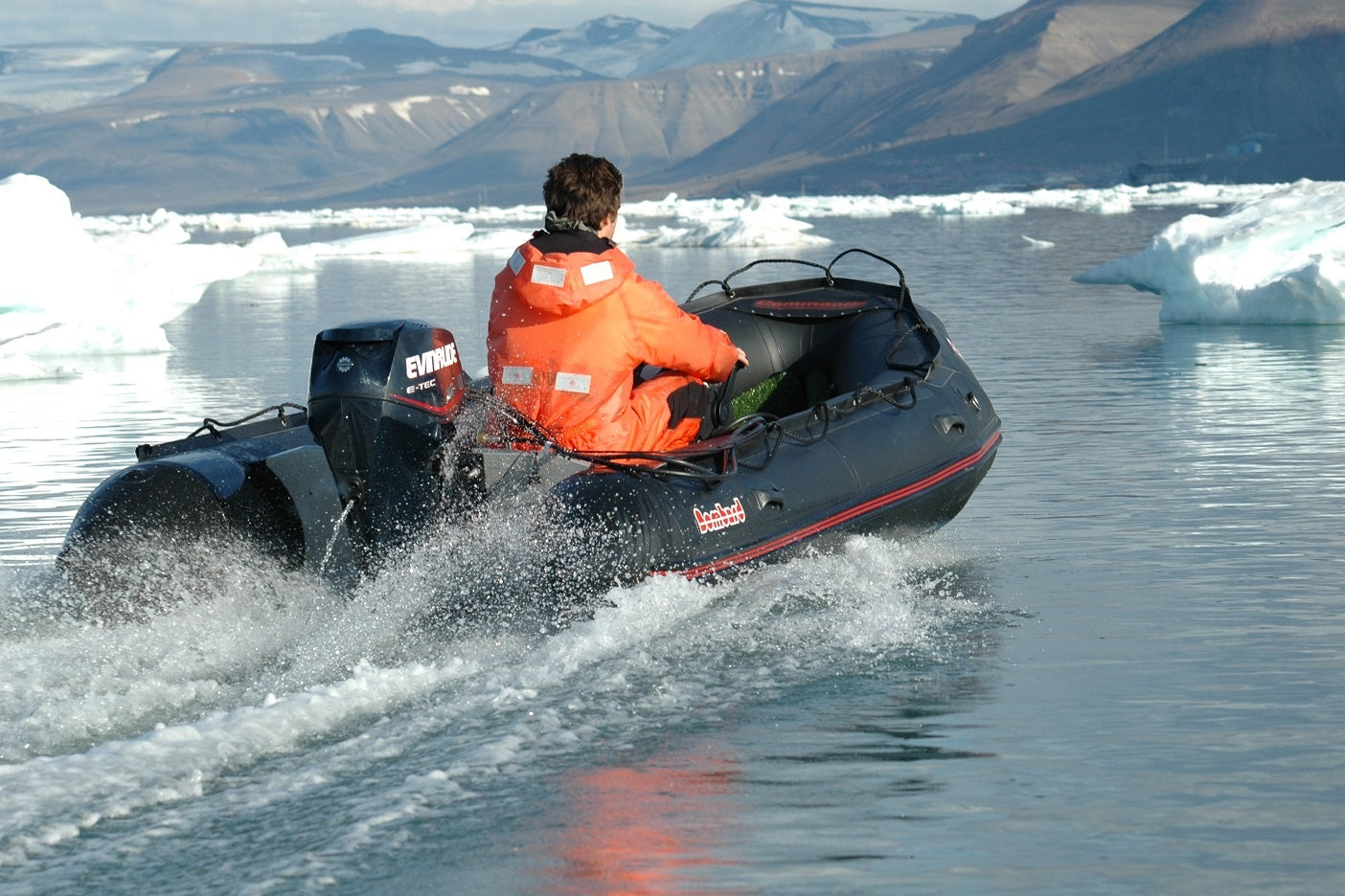 Bombard Commando C5 rubberboot met aluminium vlonderdelen en deelbare houten kiel