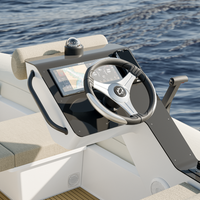 Zodiac Yachtline 4.0 stuurconsole met Simrad display, stuurwiel en luxe bekleding